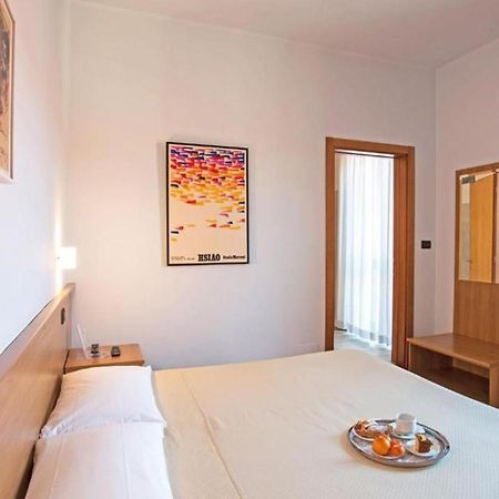 Hotel Lux Alessandria Ngoại thất bức ảnh