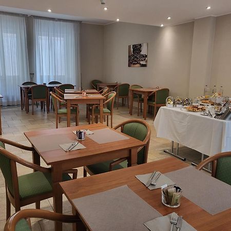 Hotel Lux Alessandria Ngoại thất bức ảnh