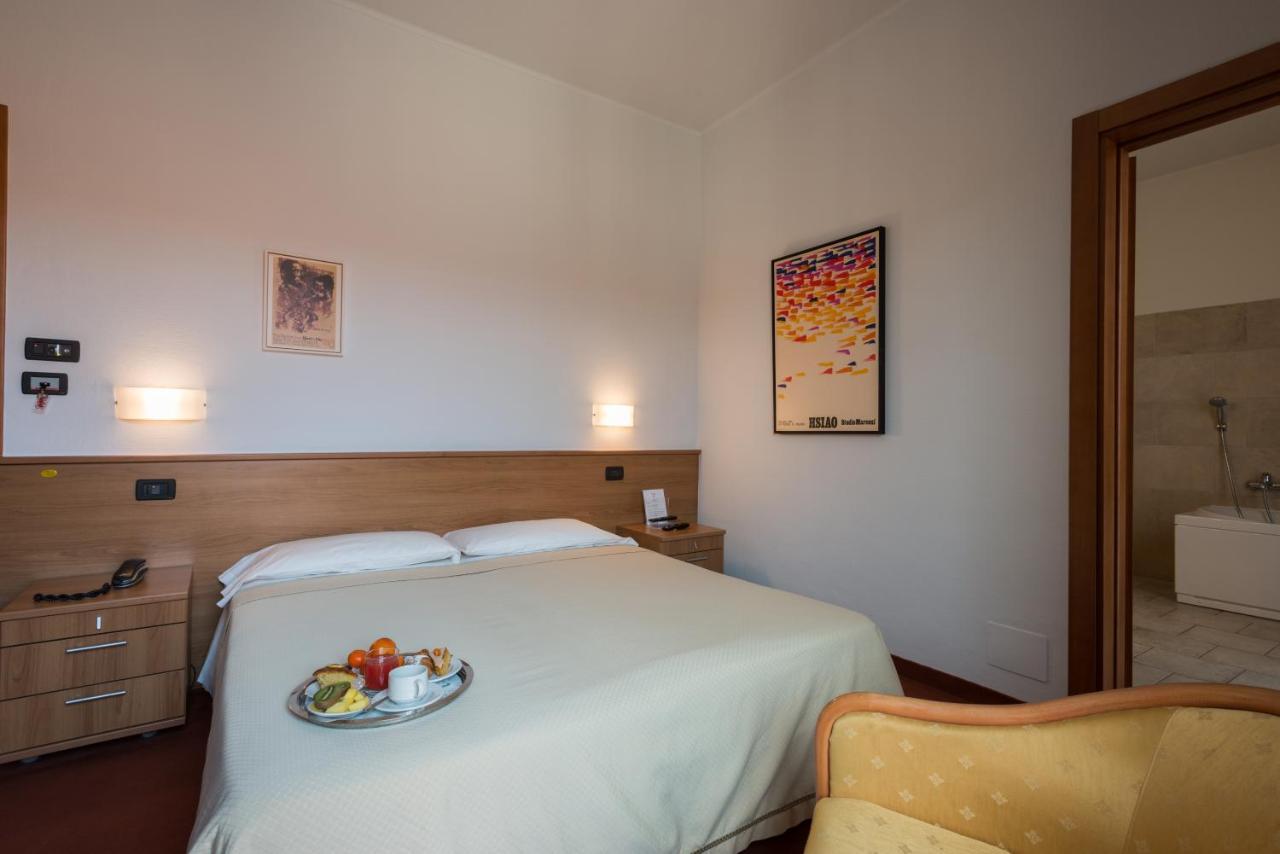 Hotel Lux Alessandria Ngoại thất bức ảnh