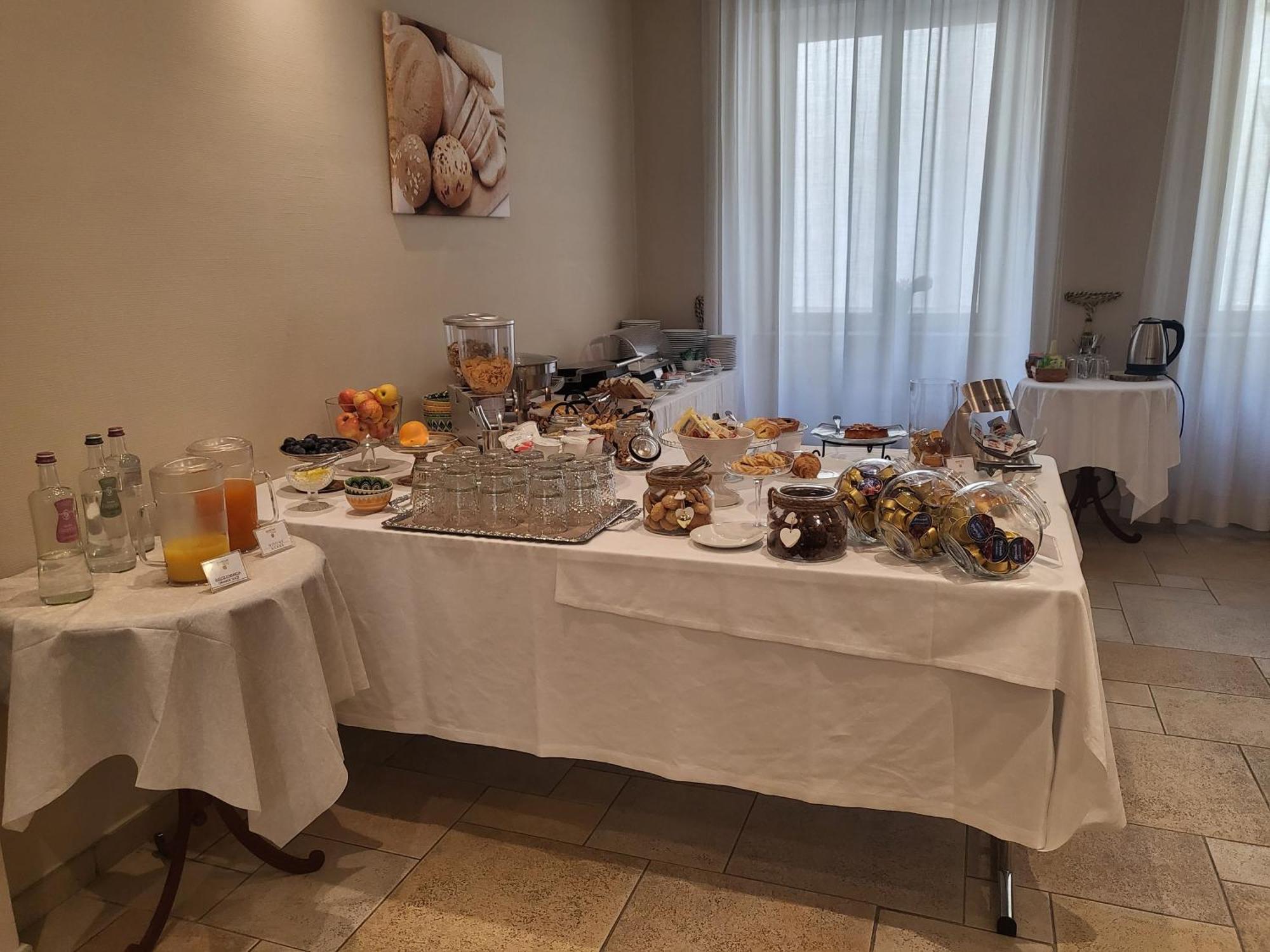 Hotel Lux Alessandria Ngoại thất bức ảnh