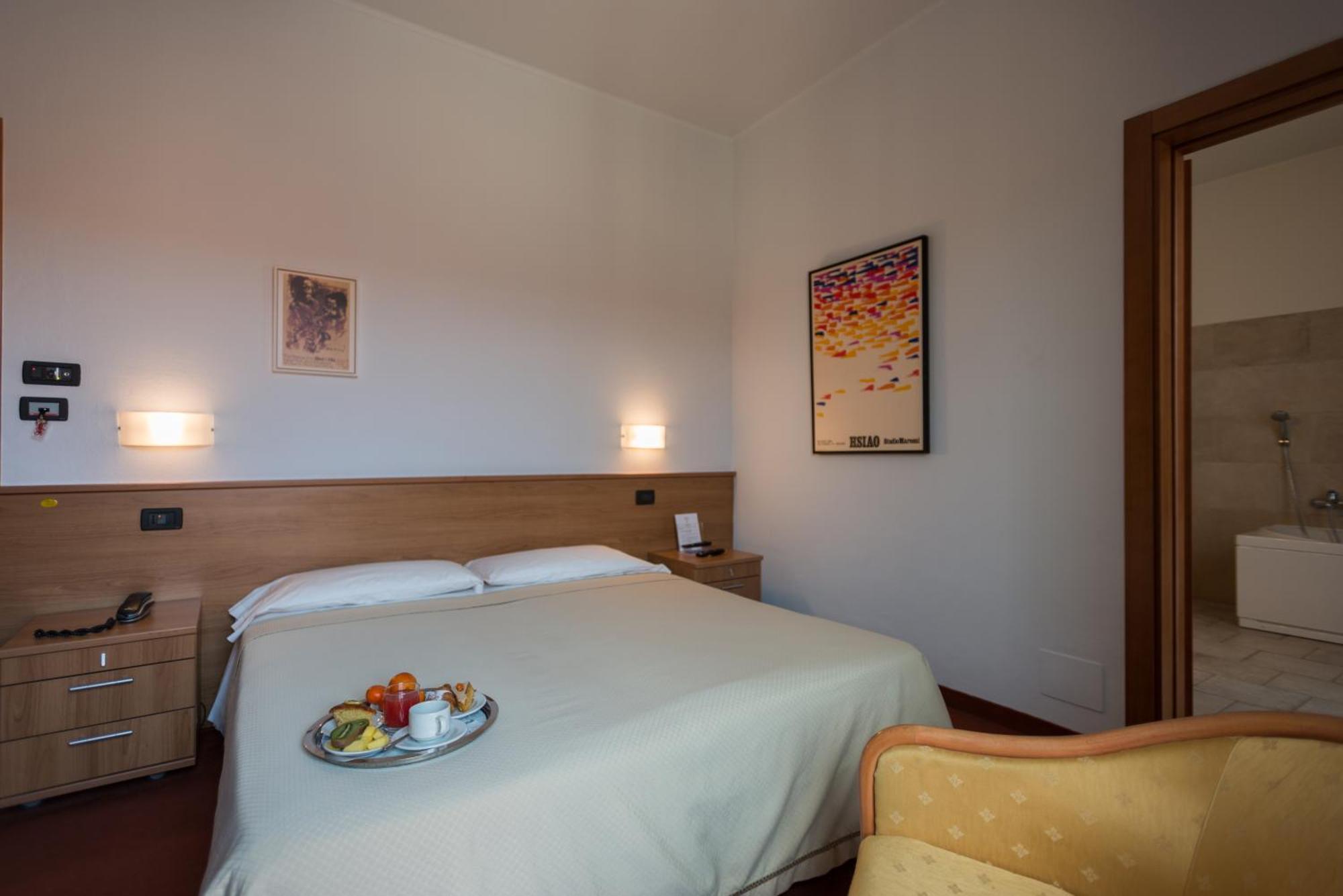 Hotel Lux Alessandria Ngoại thất bức ảnh