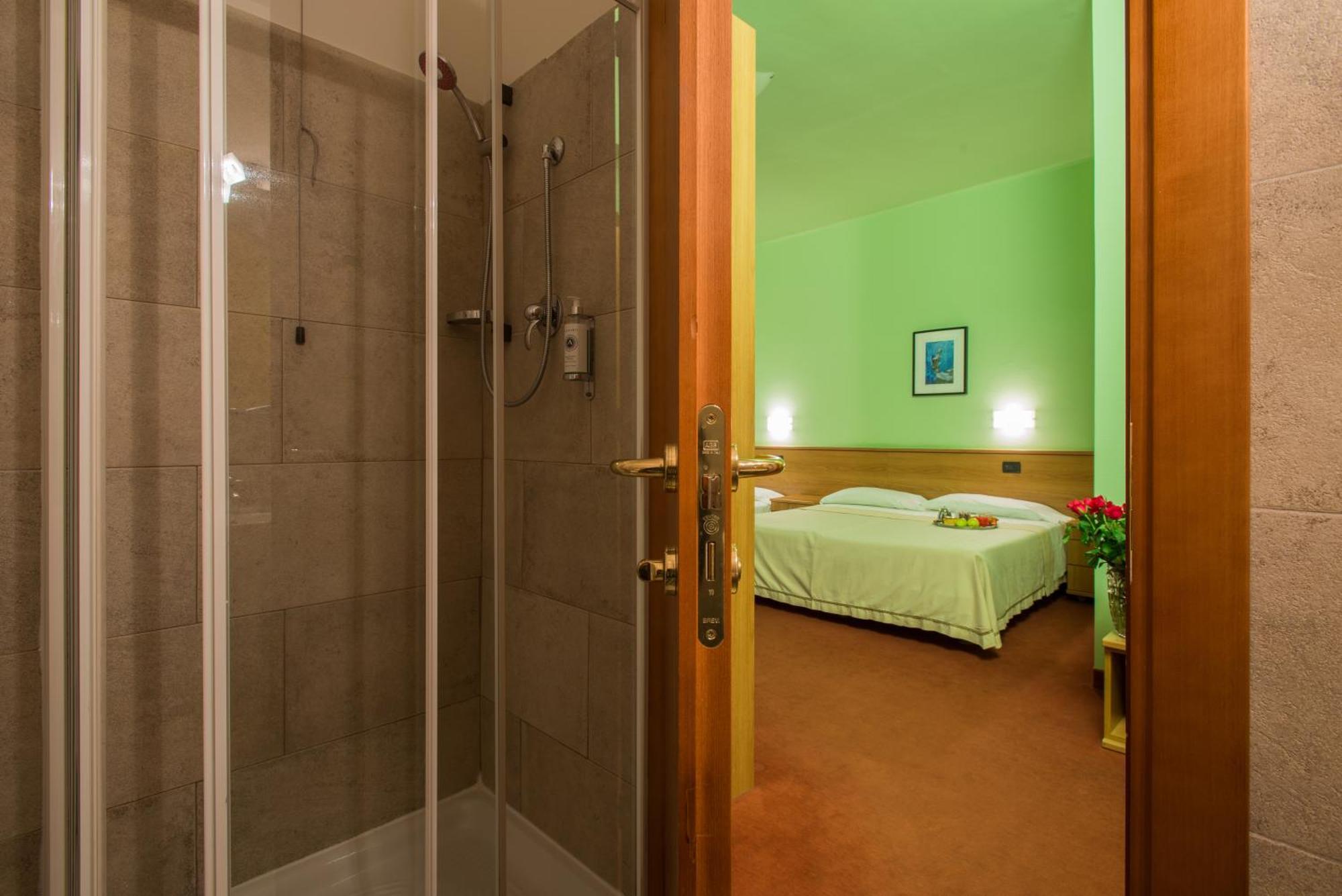 Hotel Lux Alessandria Ngoại thất bức ảnh