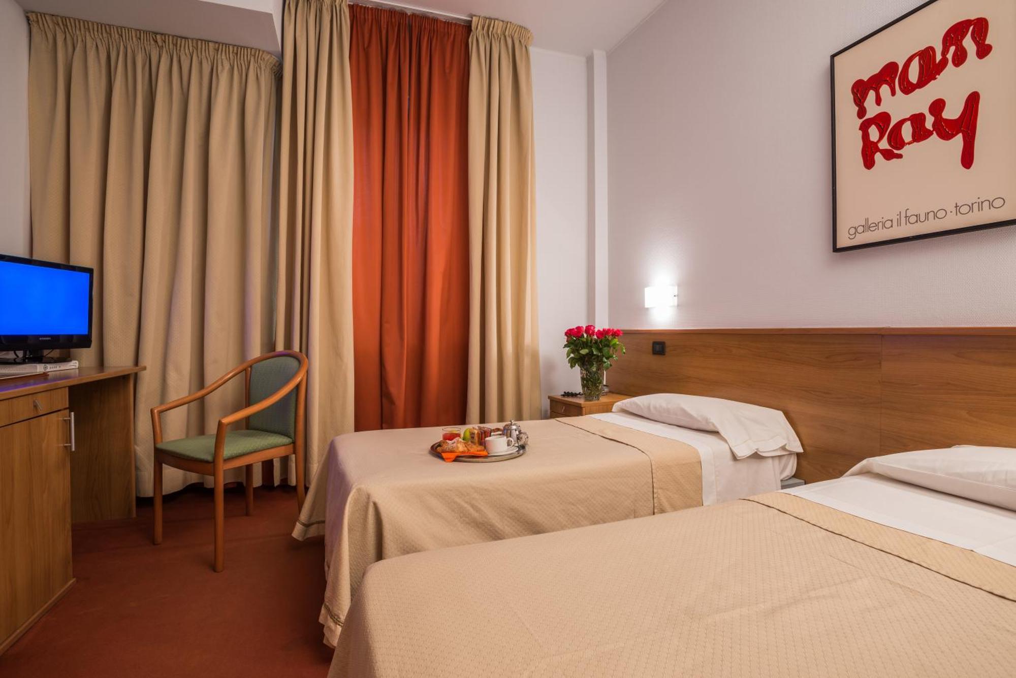 Hotel Lux Alessandria Ngoại thất bức ảnh