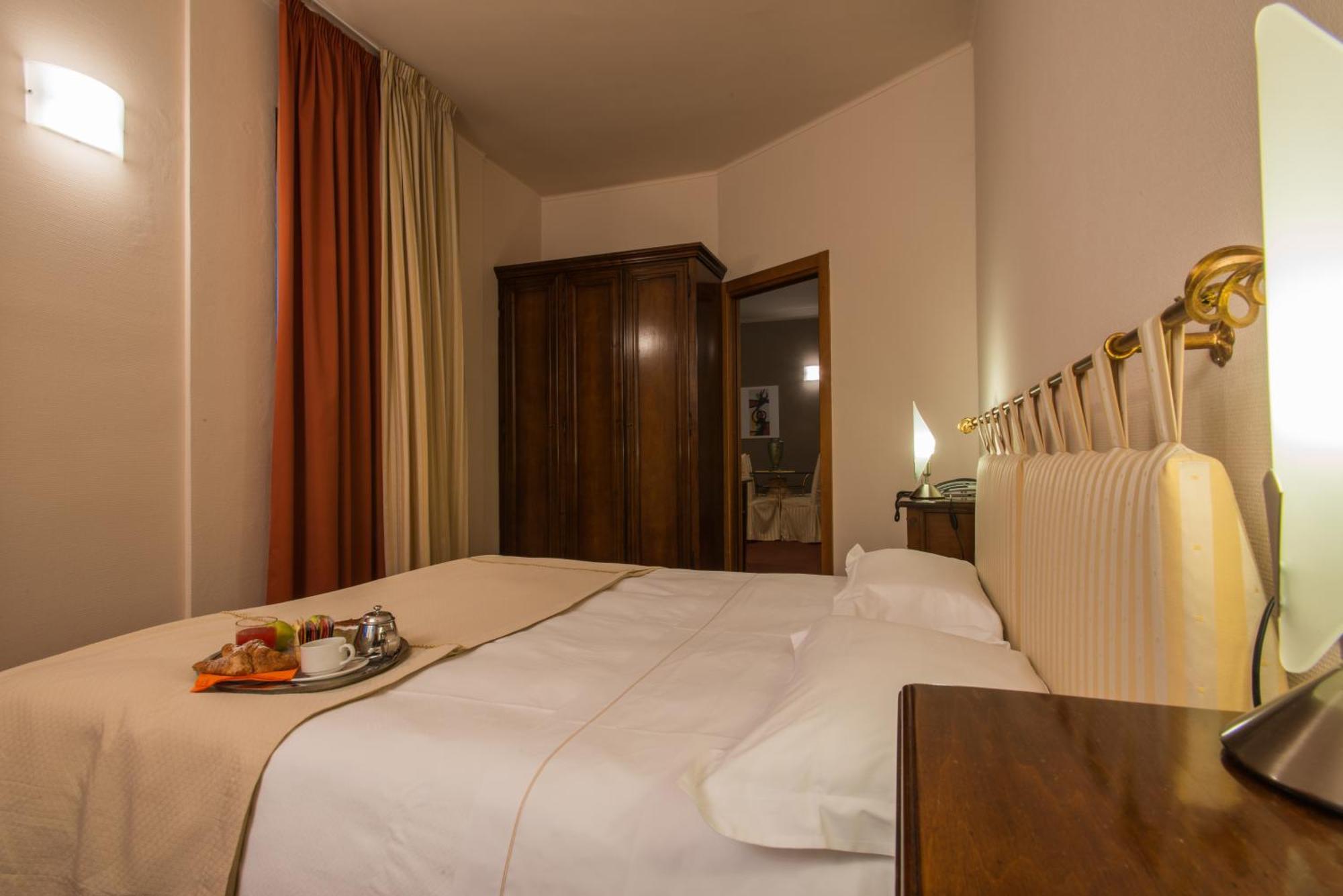 Hotel Lux Alessandria Ngoại thất bức ảnh