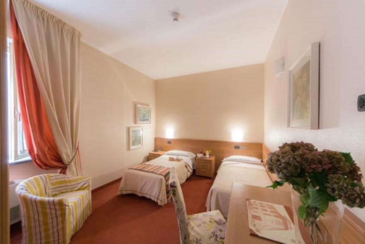 Hotel Lux Alessandria Ngoại thất bức ảnh