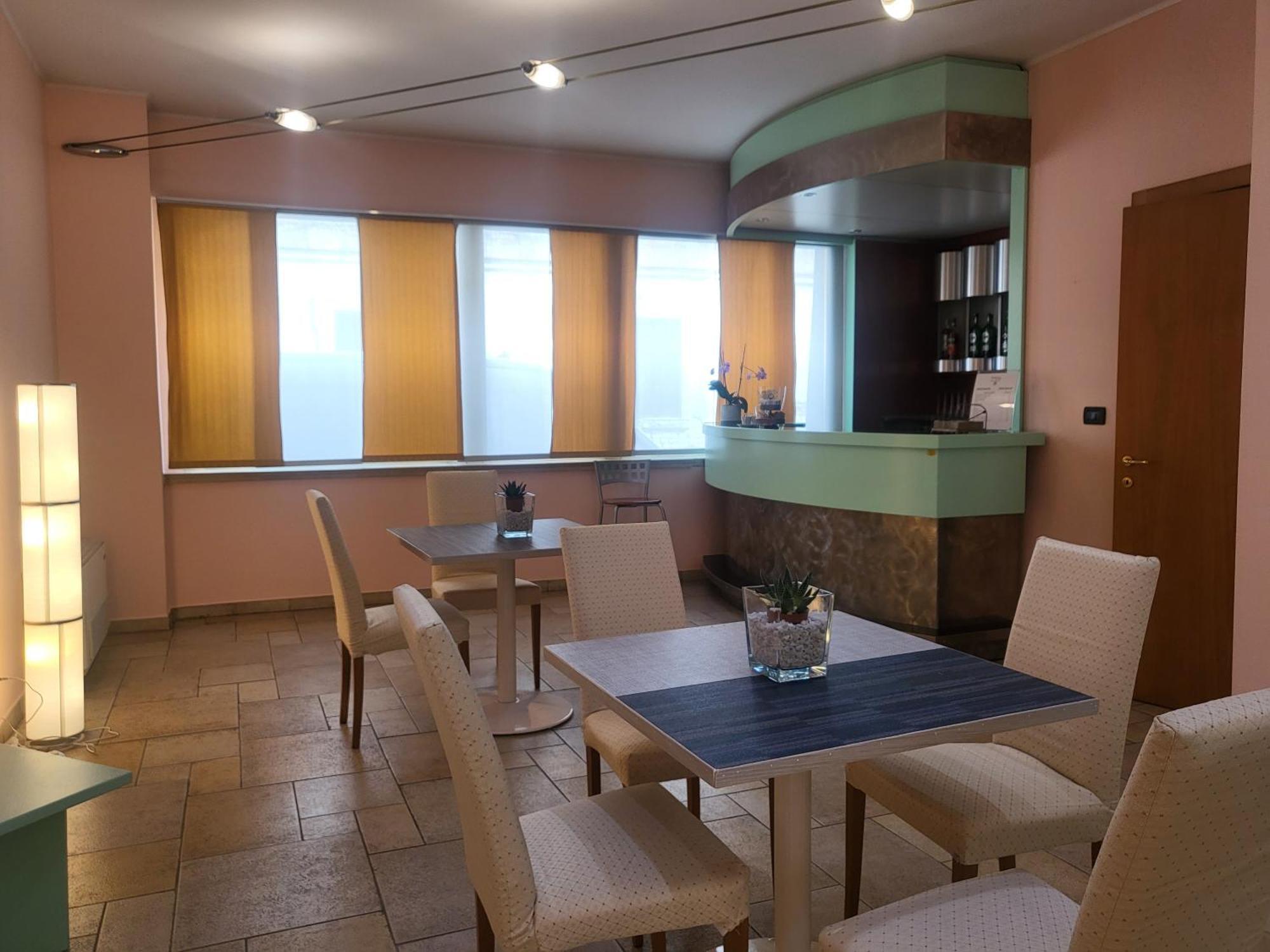Hotel Lux Alessandria Ngoại thất bức ảnh
