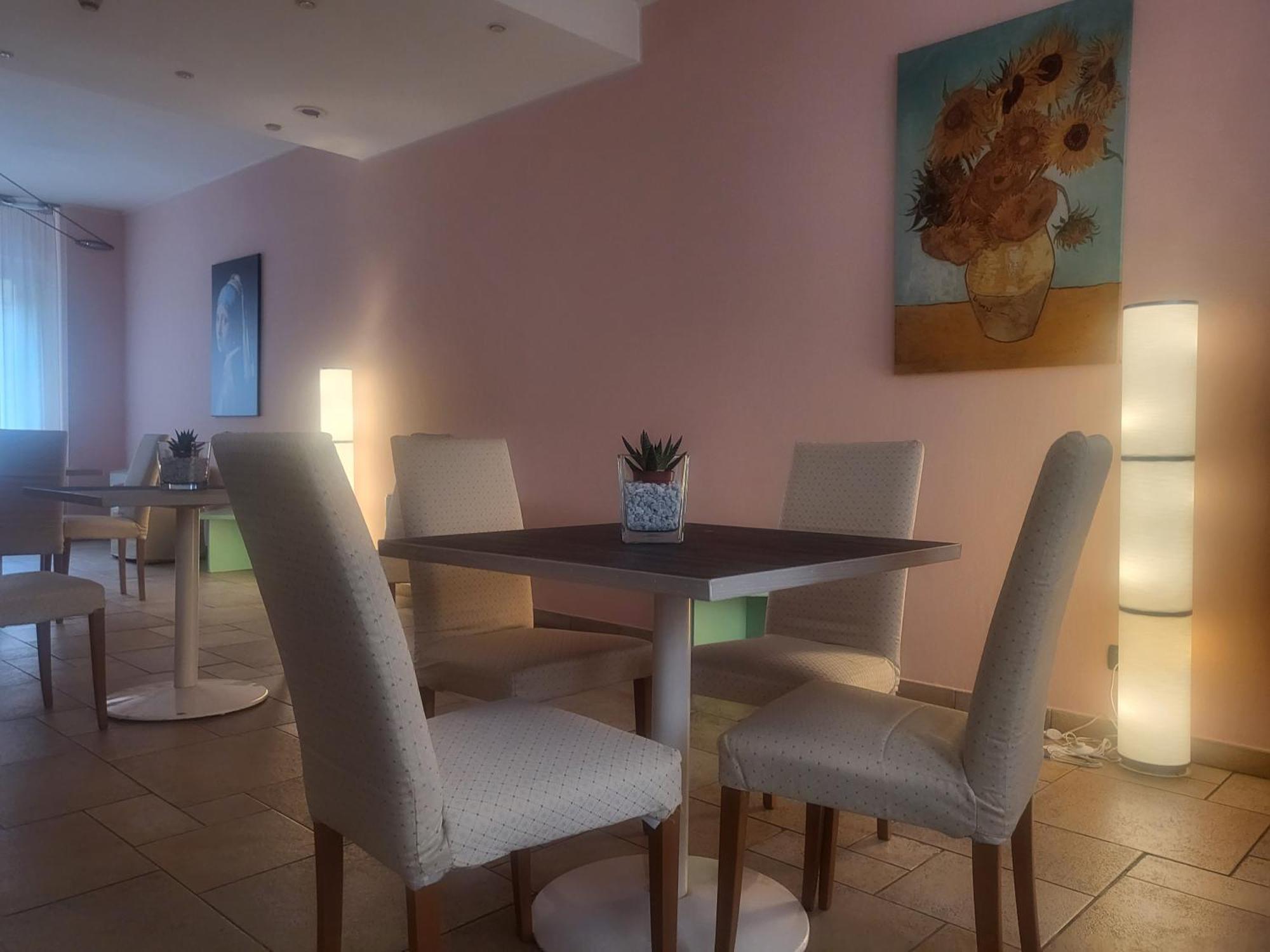 Hotel Lux Alessandria Ngoại thất bức ảnh