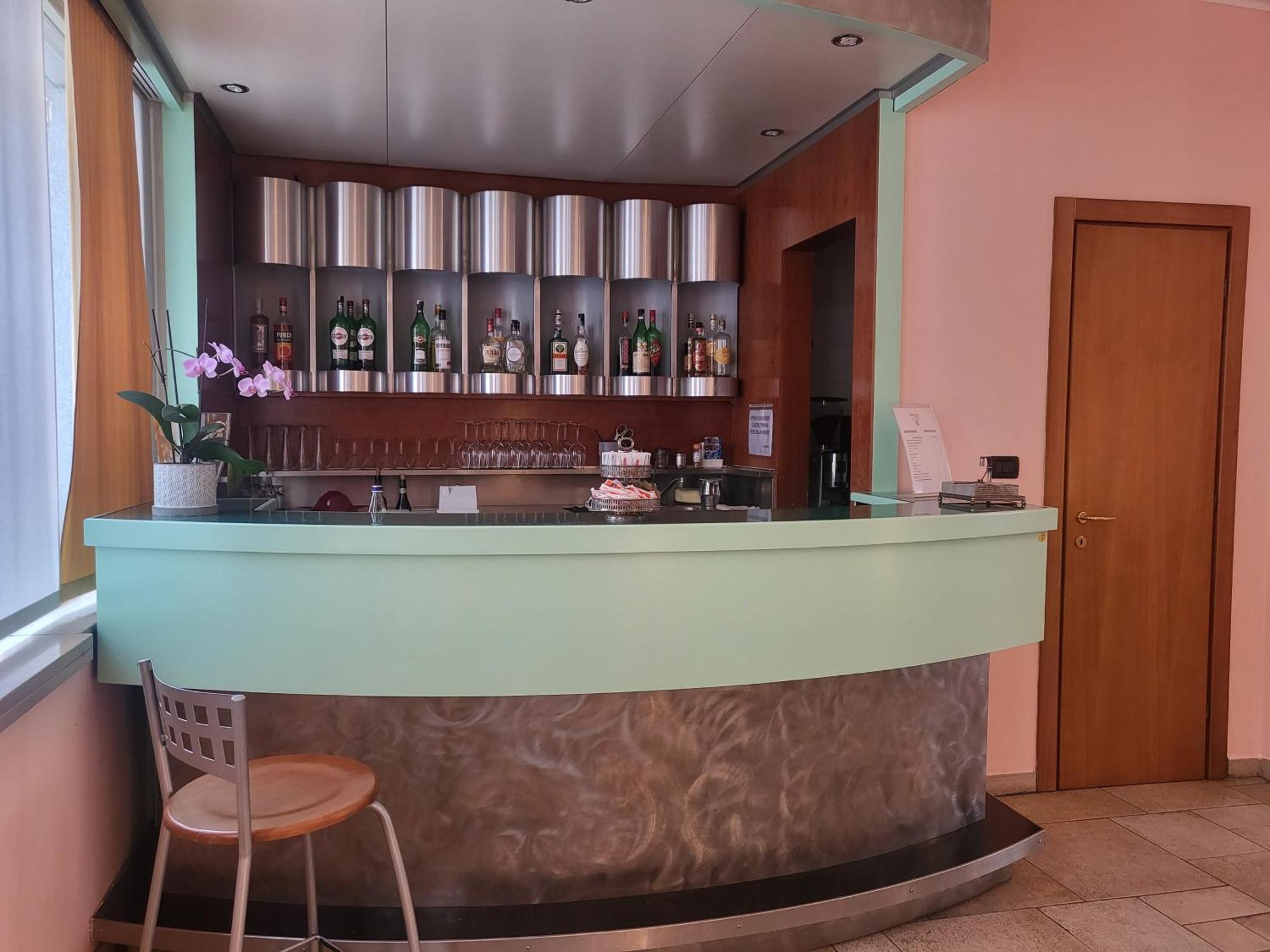 Hotel Lux Alessandria Ngoại thất bức ảnh