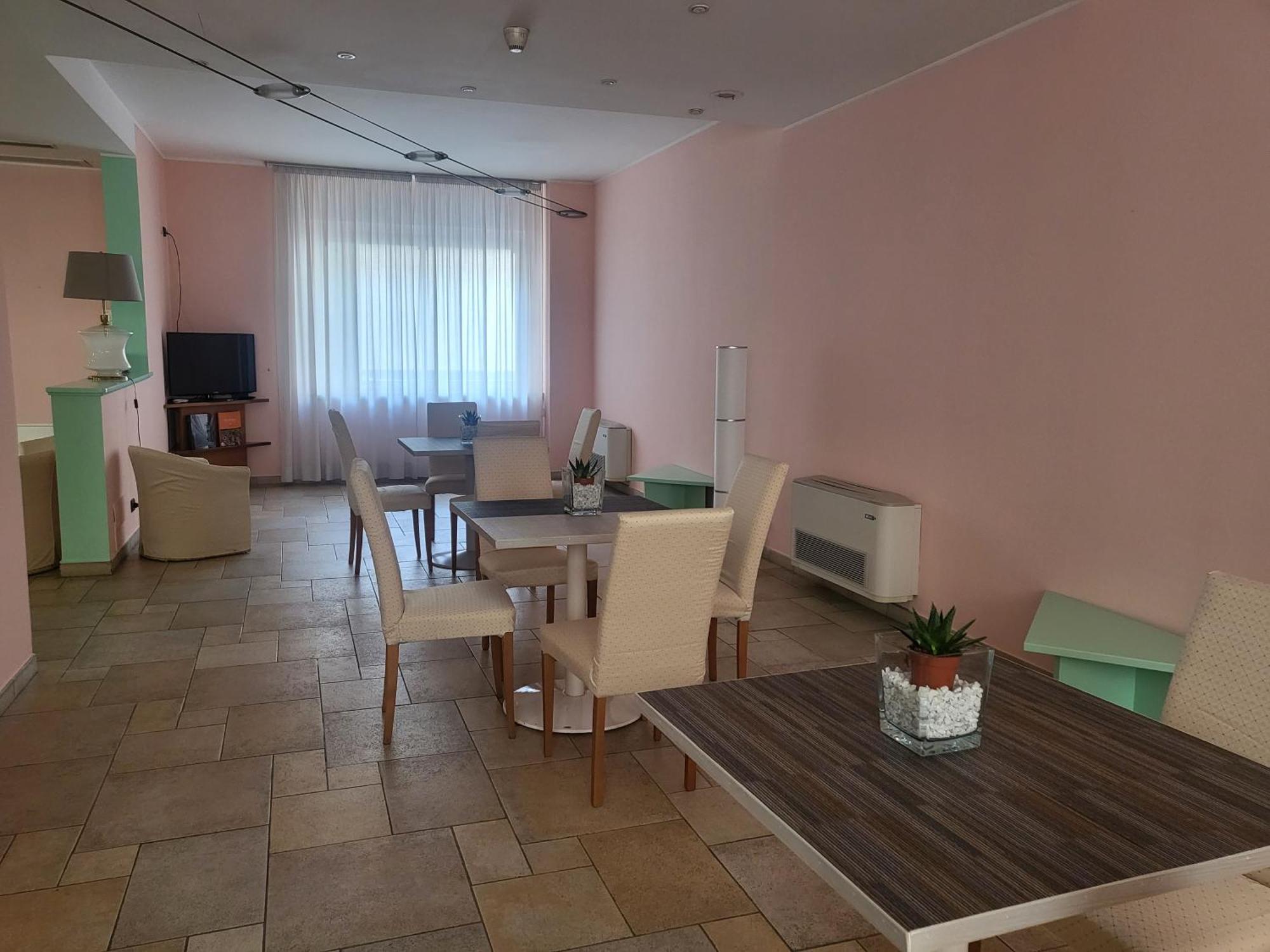 Hotel Lux Alessandria Ngoại thất bức ảnh