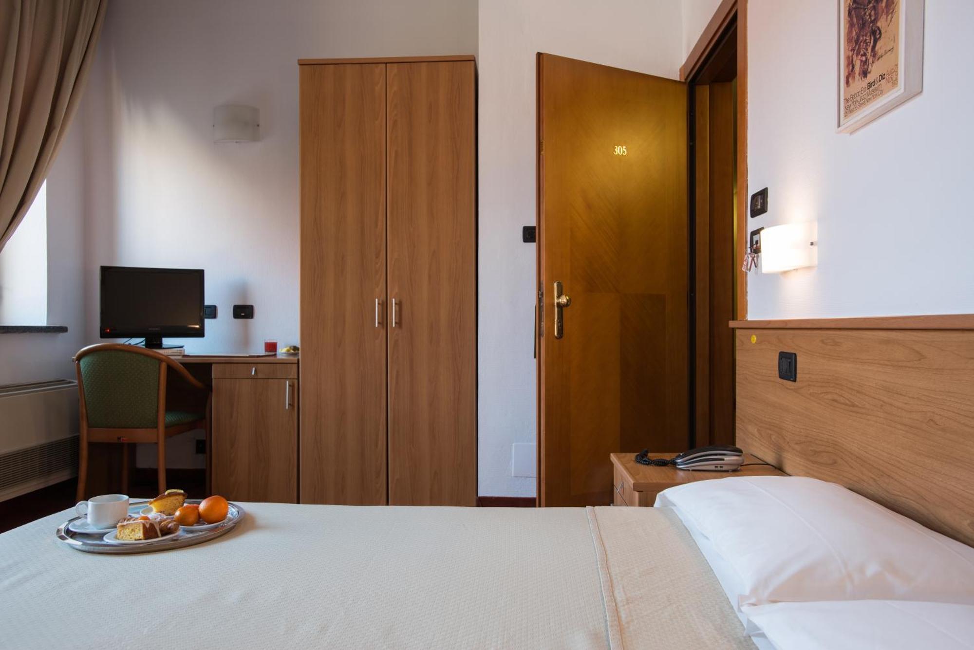 Hotel Lux Alessandria Phòng bức ảnh