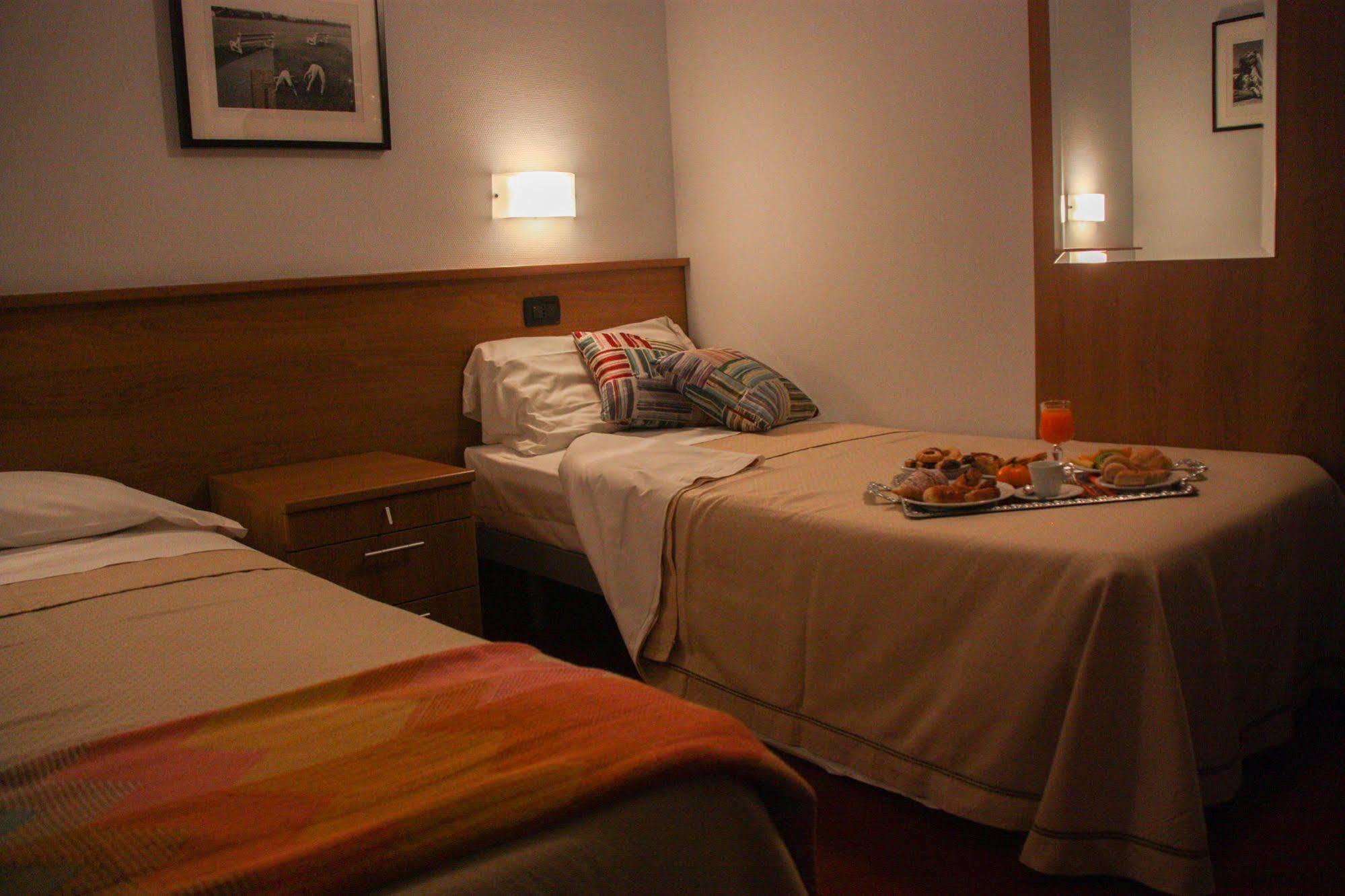 Hotel Lux Alessandria Ngoại thất bức ảnh