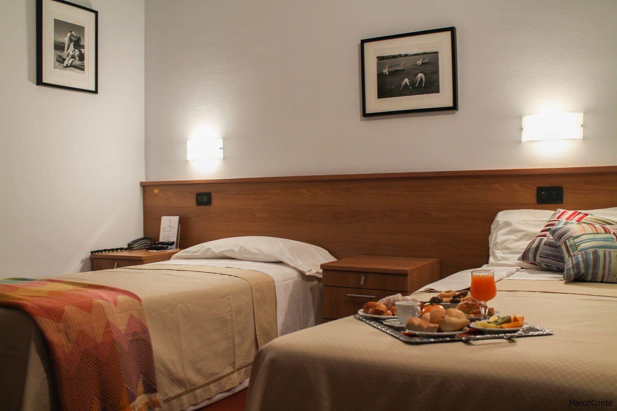 Hotel Lux Alessandria Ngoại thất bức ảnh