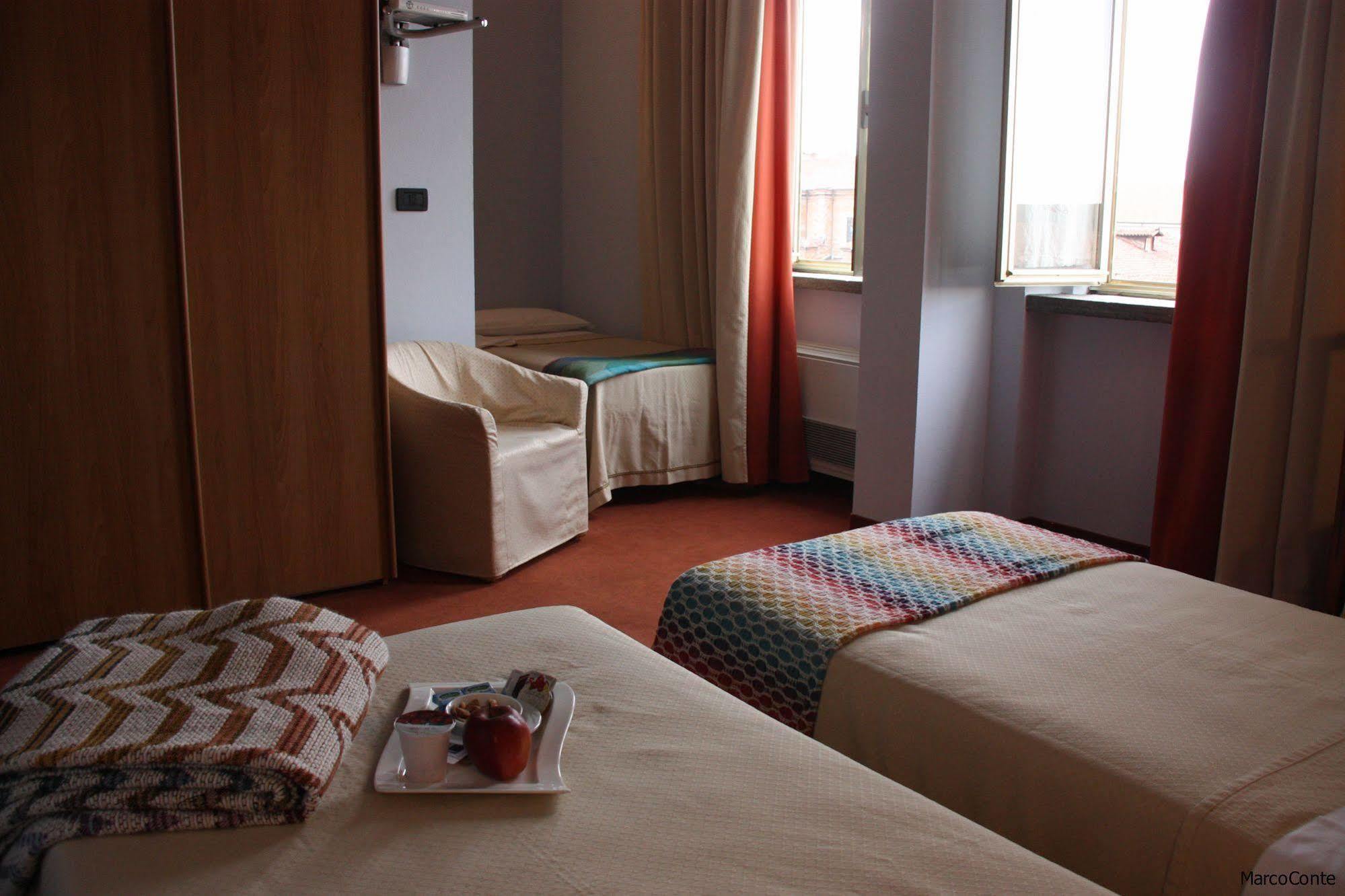Hotel Lux Alessandria Ngoại thất bức ảnh