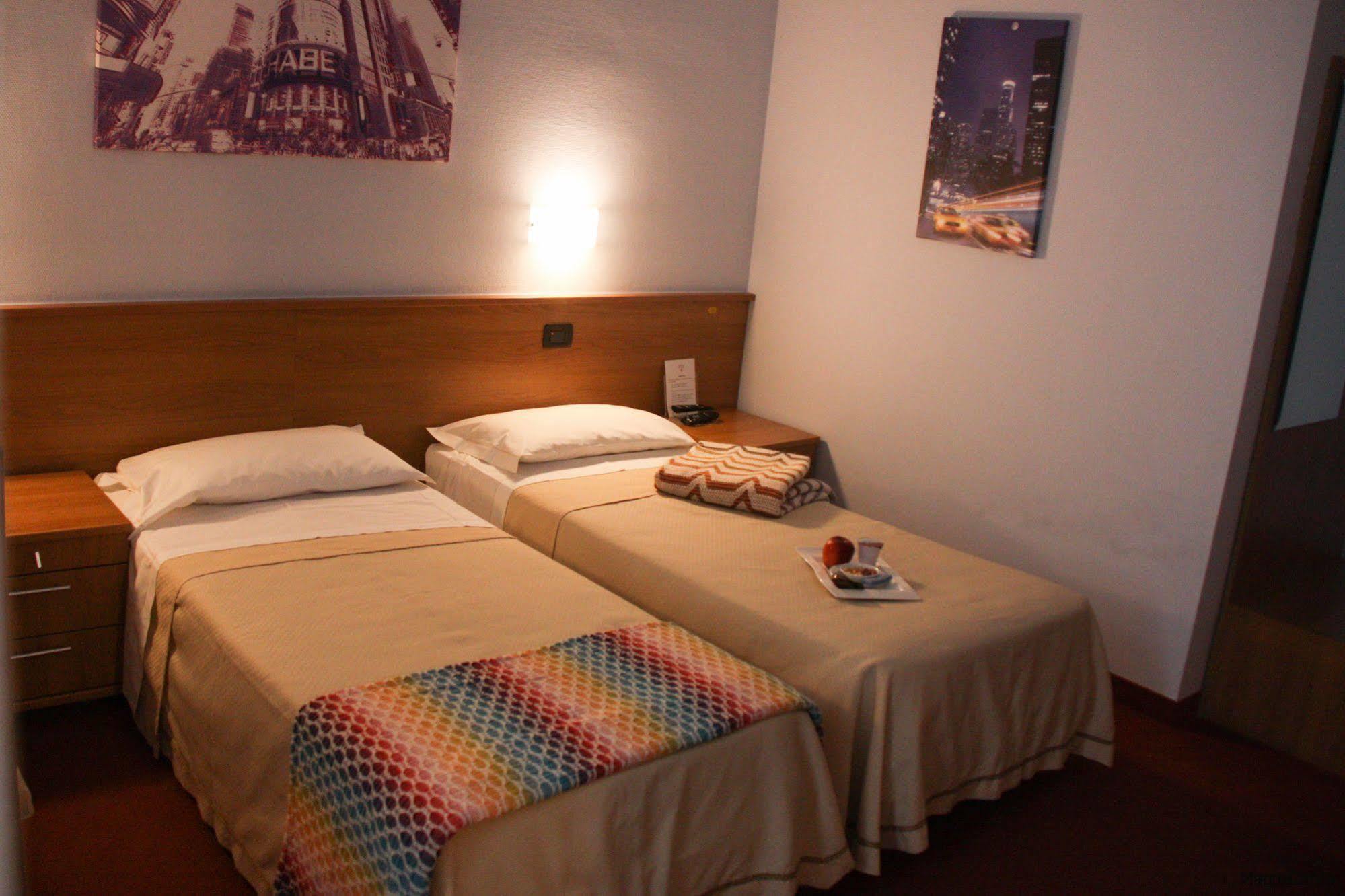 Hotel Lux Alessandria Ngoại thất bức ảnh