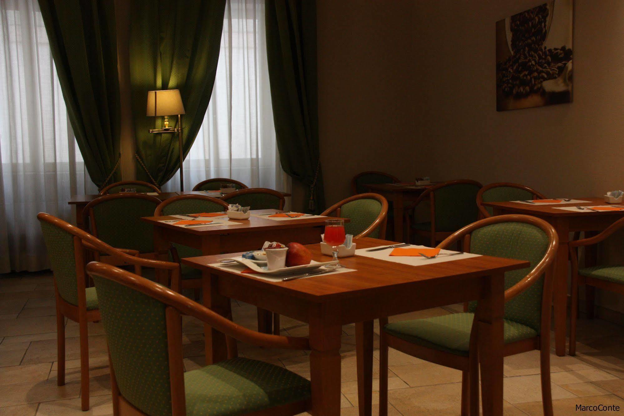 Hotel Lux Alessandria Ngoại thất bức ảnh