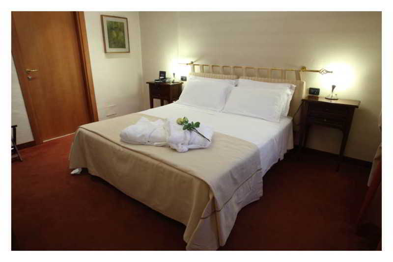 Hotel Lux Alessandria Ngoại thất bức ảnh